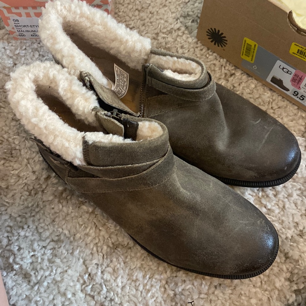 Worn once Sherpa Ugg boots